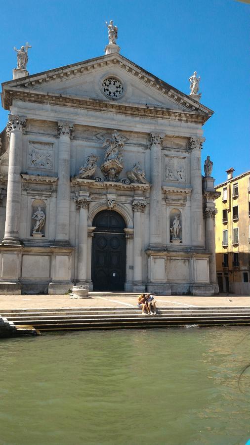 Love Island Venice Exterior photo