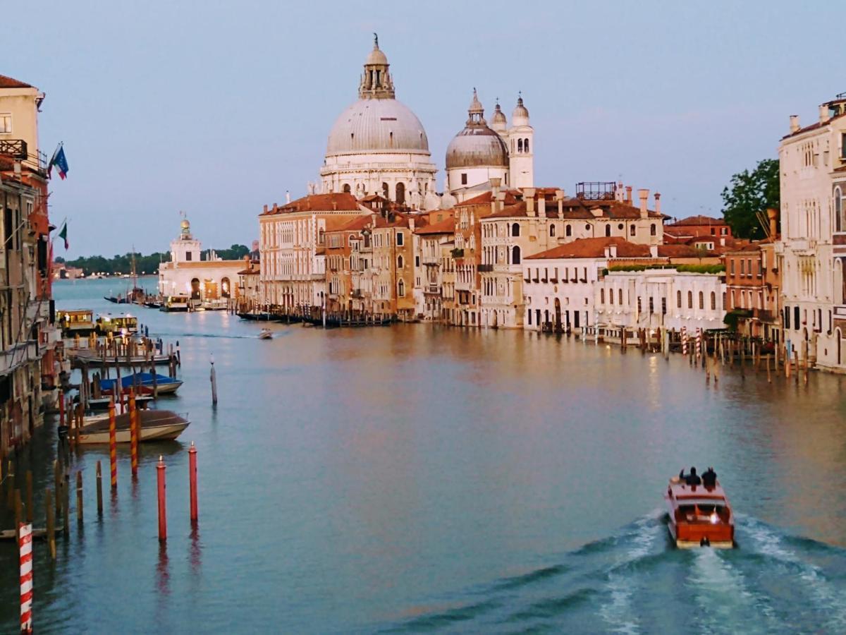 Love Island Venice Exterior photo